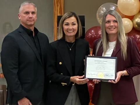 Gov. Kim Reynolds Presents 2026 Governor’s Quality Award to Fellowship Village